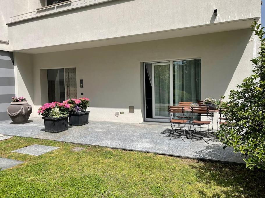 My Humble House -Appartamento In Villa Con Vista Lago Oggiono Exterior foto